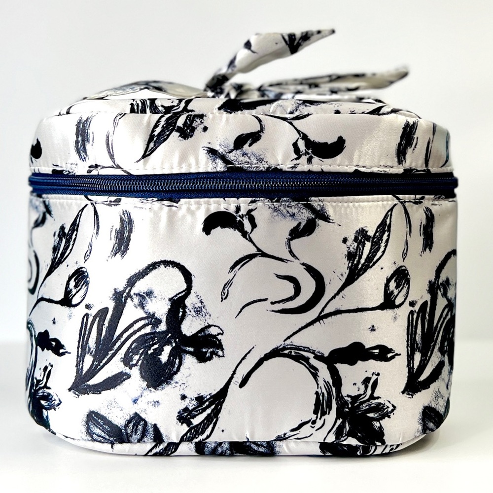 5/$25❣️Ulta Large Blue and White Floral Cosmetic Makeup Bag- Train Case NEW